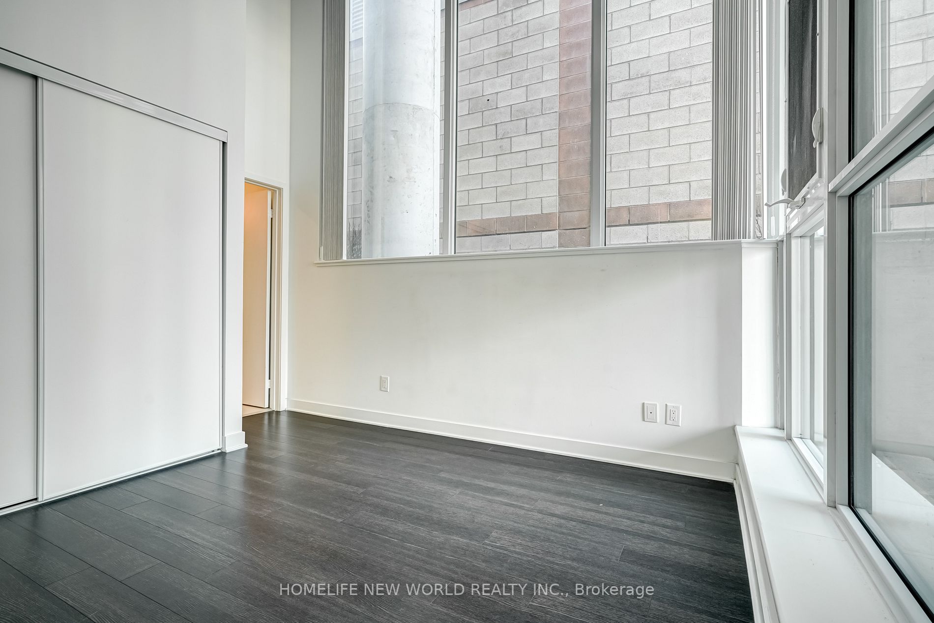 290 Adelaide St W, #702
