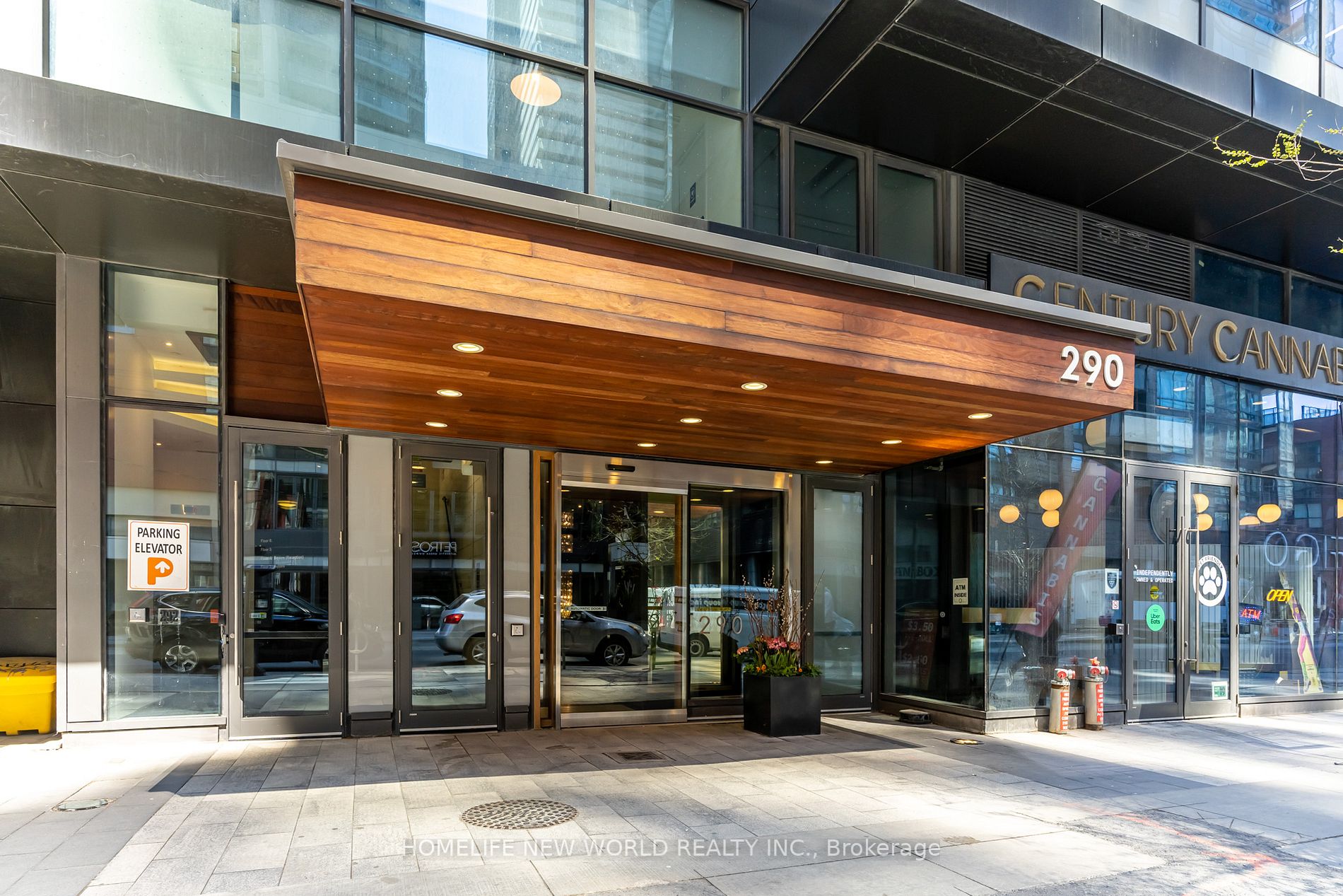290 Adelaide St W, #702