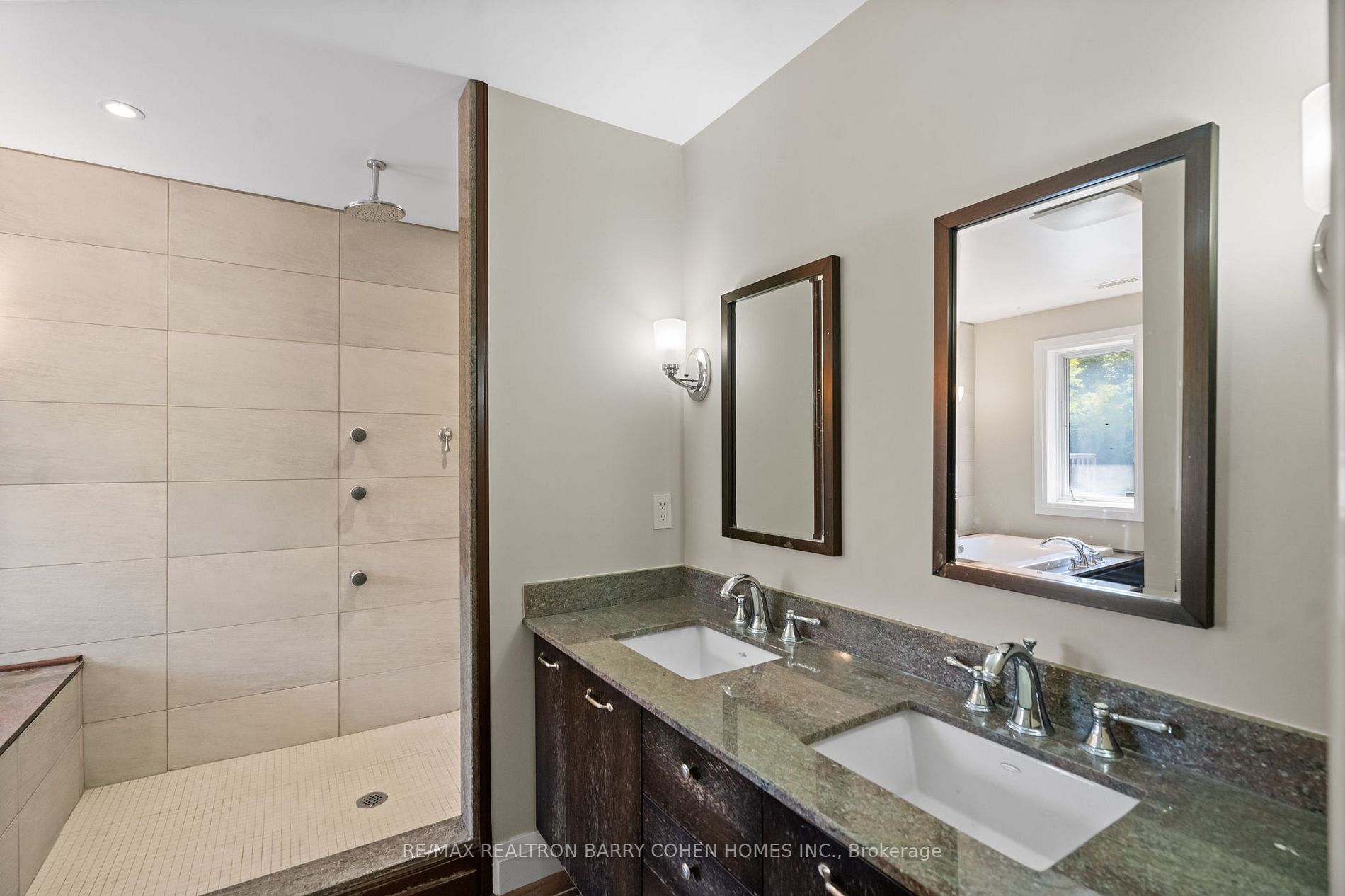 46 Sandringham Dr