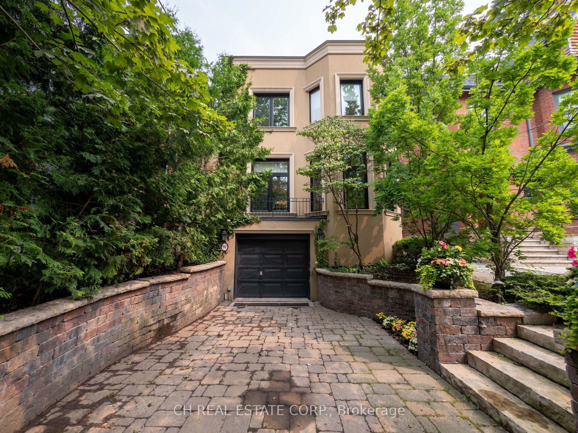 92 Walker Ave N