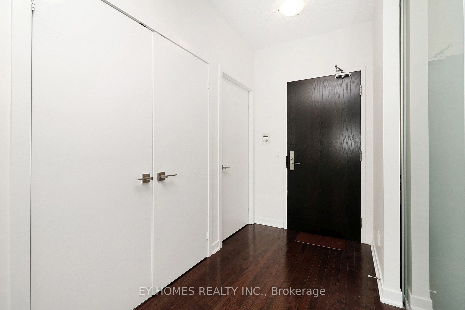 770 Bay St, #1613