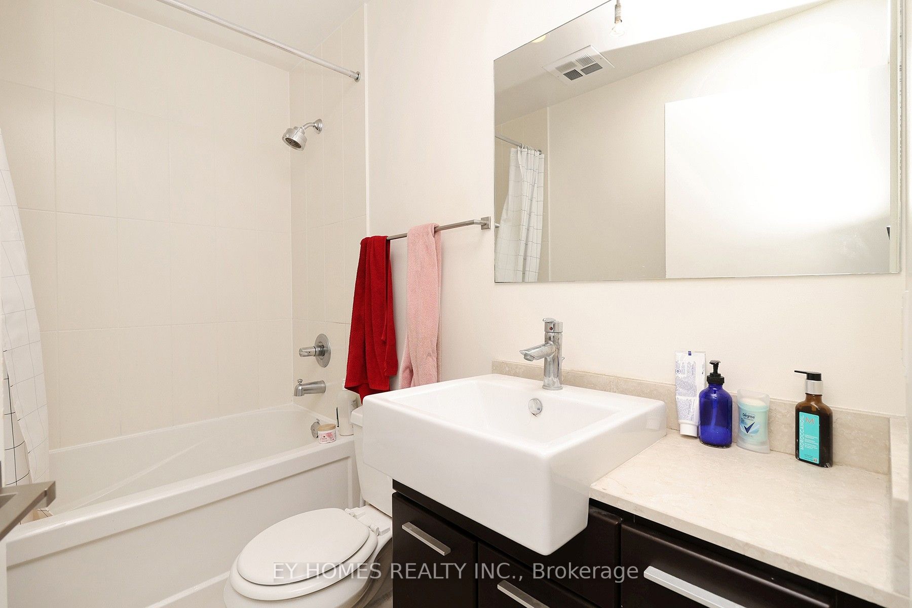 770 Bay St, #1613