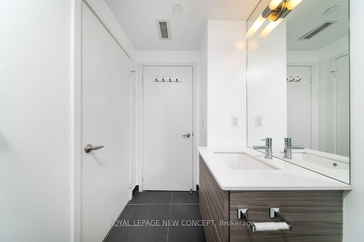 210 Simcoe St, #2309