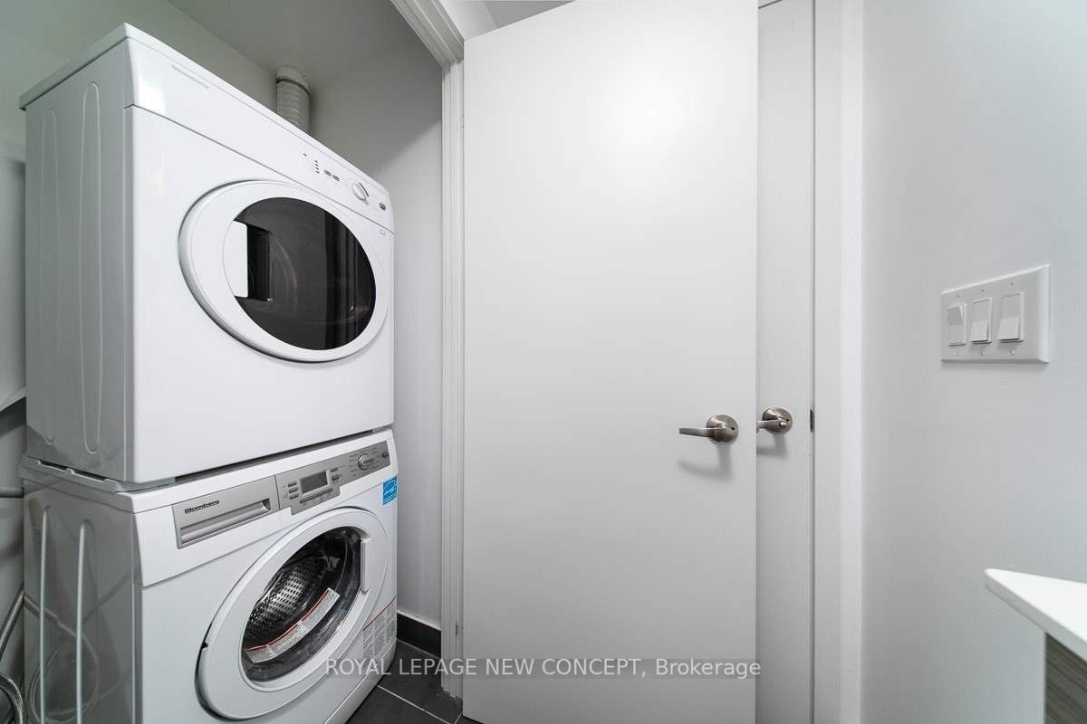 210 Simcoe St, #2309