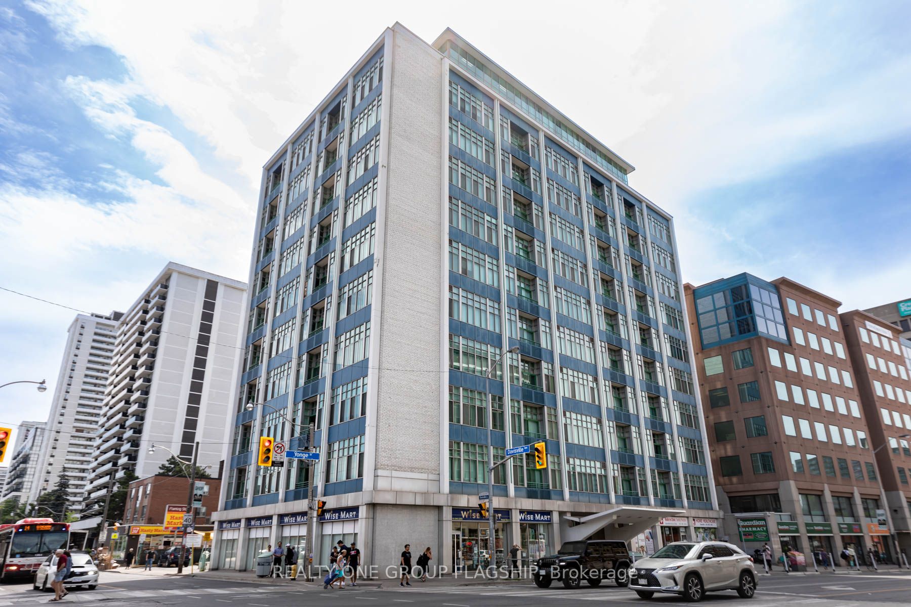 1901 Yonge St, #201