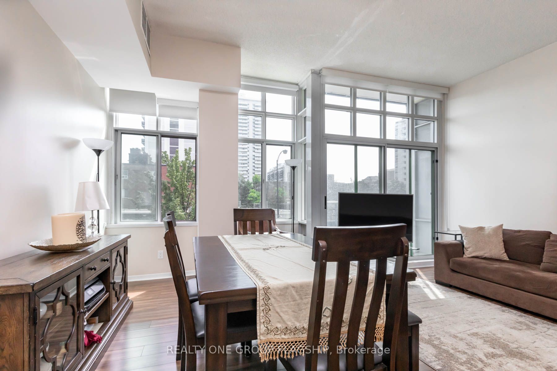 1901 Yonge St, #201