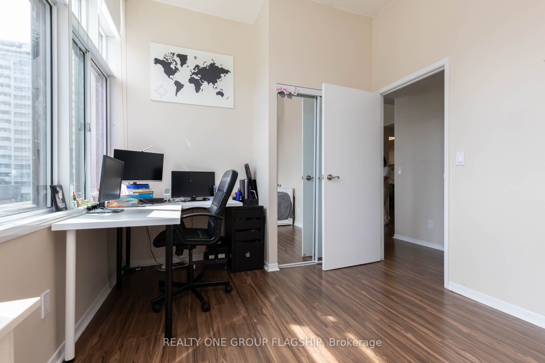 1901 Yonge St, #201