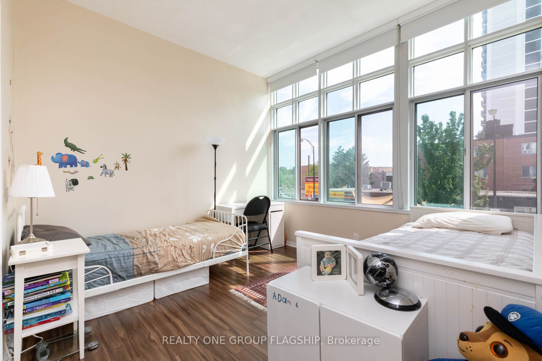 1901 Yonge St, #201