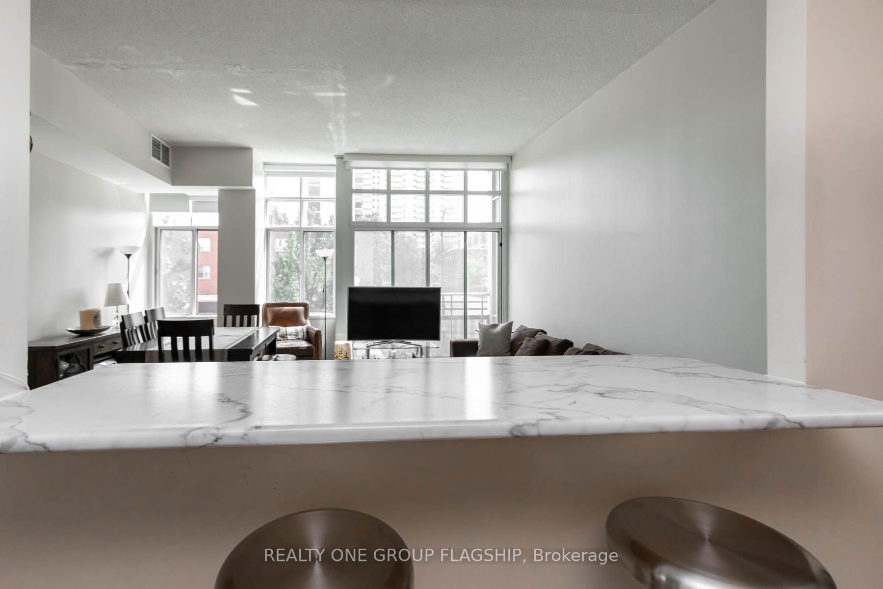 1901 Yonge St, #201