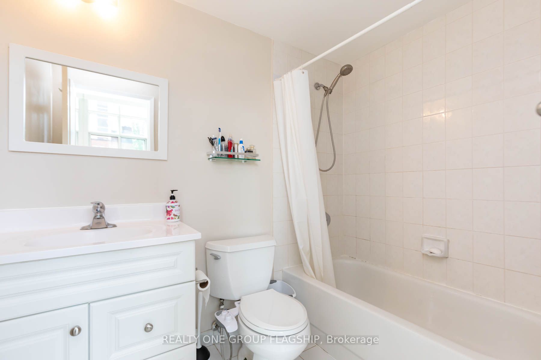 1901 Yonge St, #201