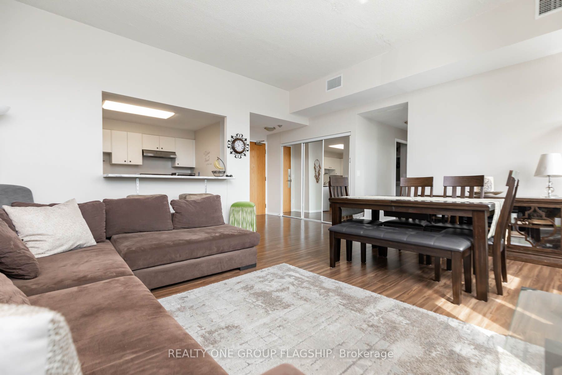 1901 Yonge St, #201