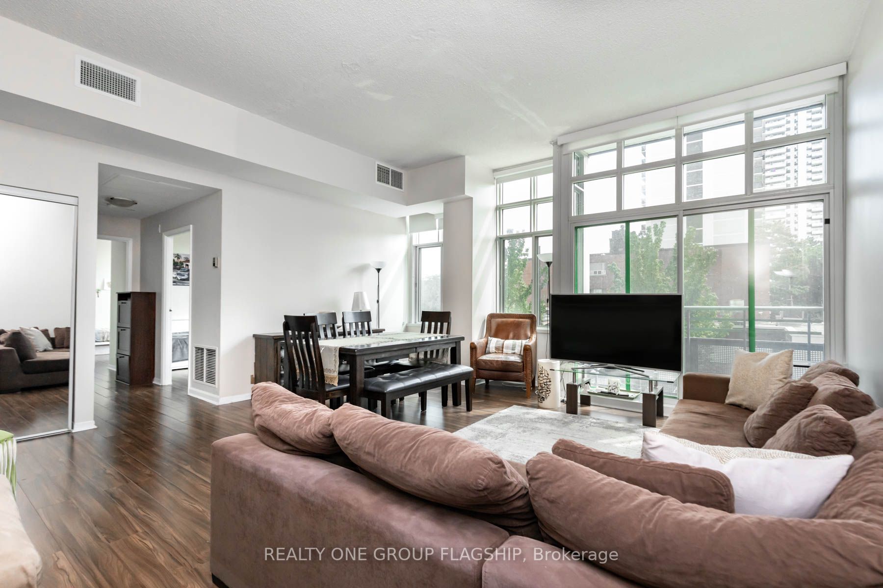 1901 Yonge St, #201