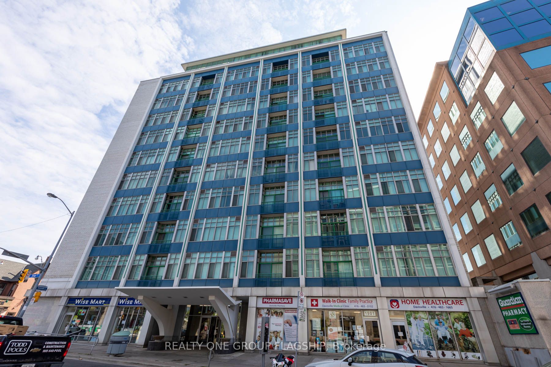 1901 Yonge St, #201
