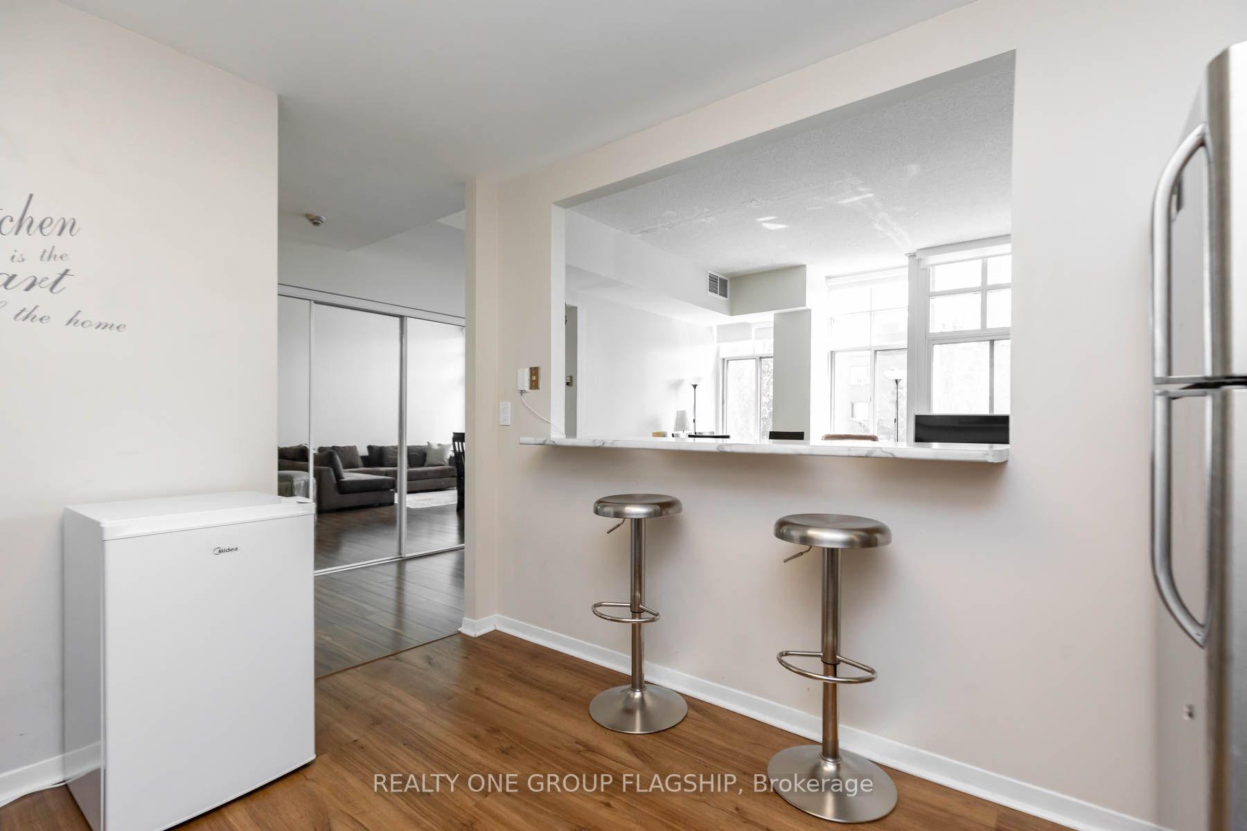 1901 Yonge St, #201