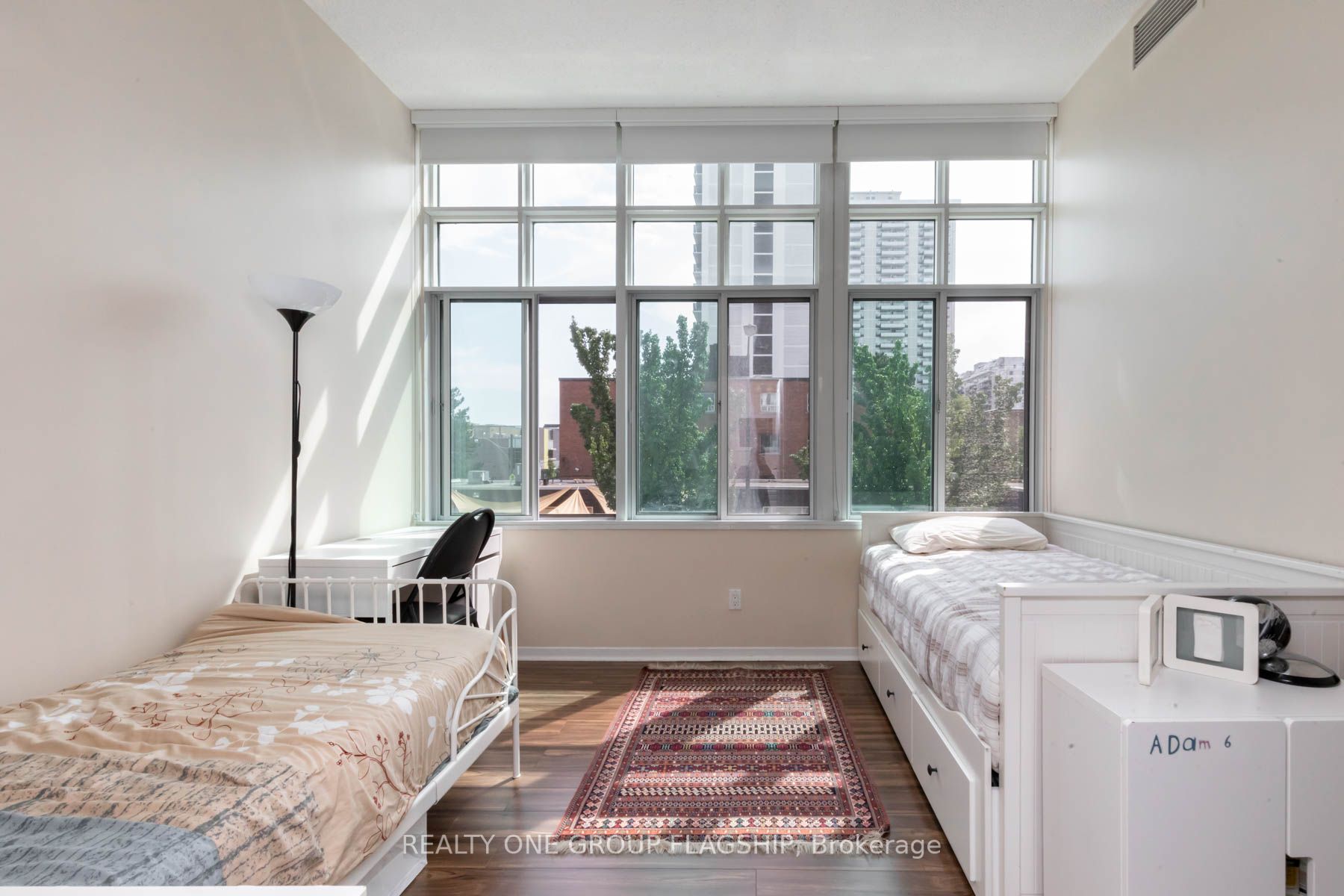 1901 Yonge St, #201