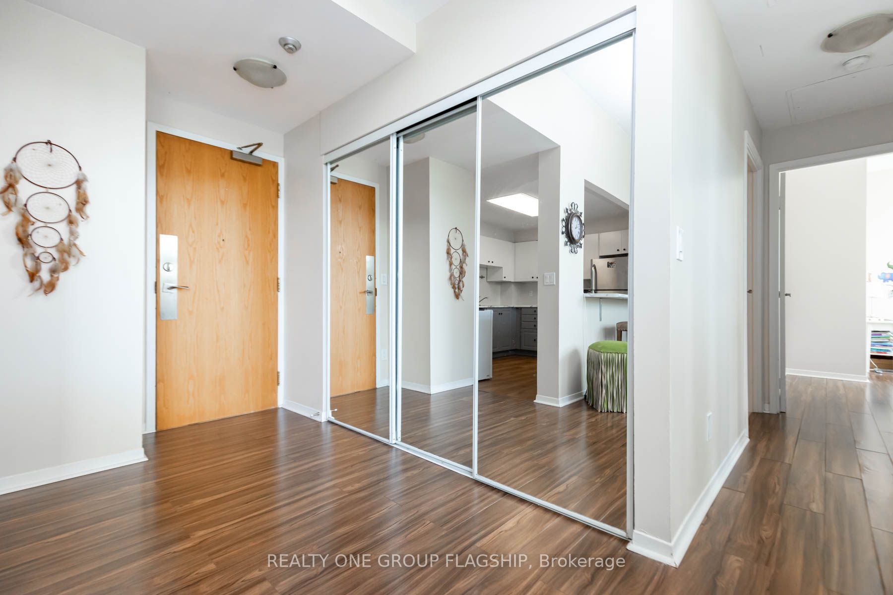1901 Yonge St, #201