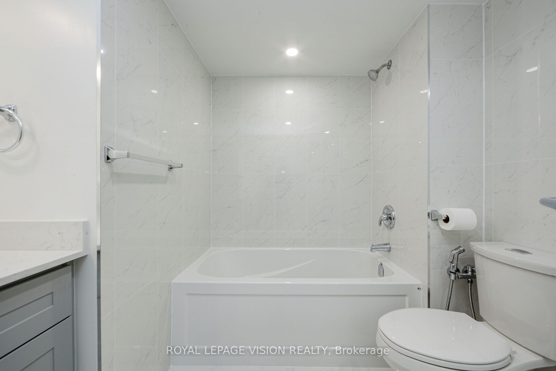 5 Concorde Pl, #1911