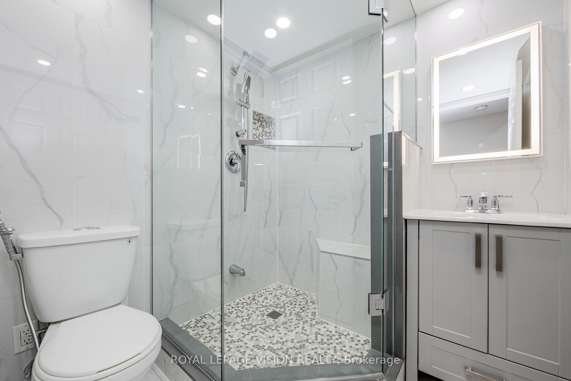 5 Concorde Pl, #1911