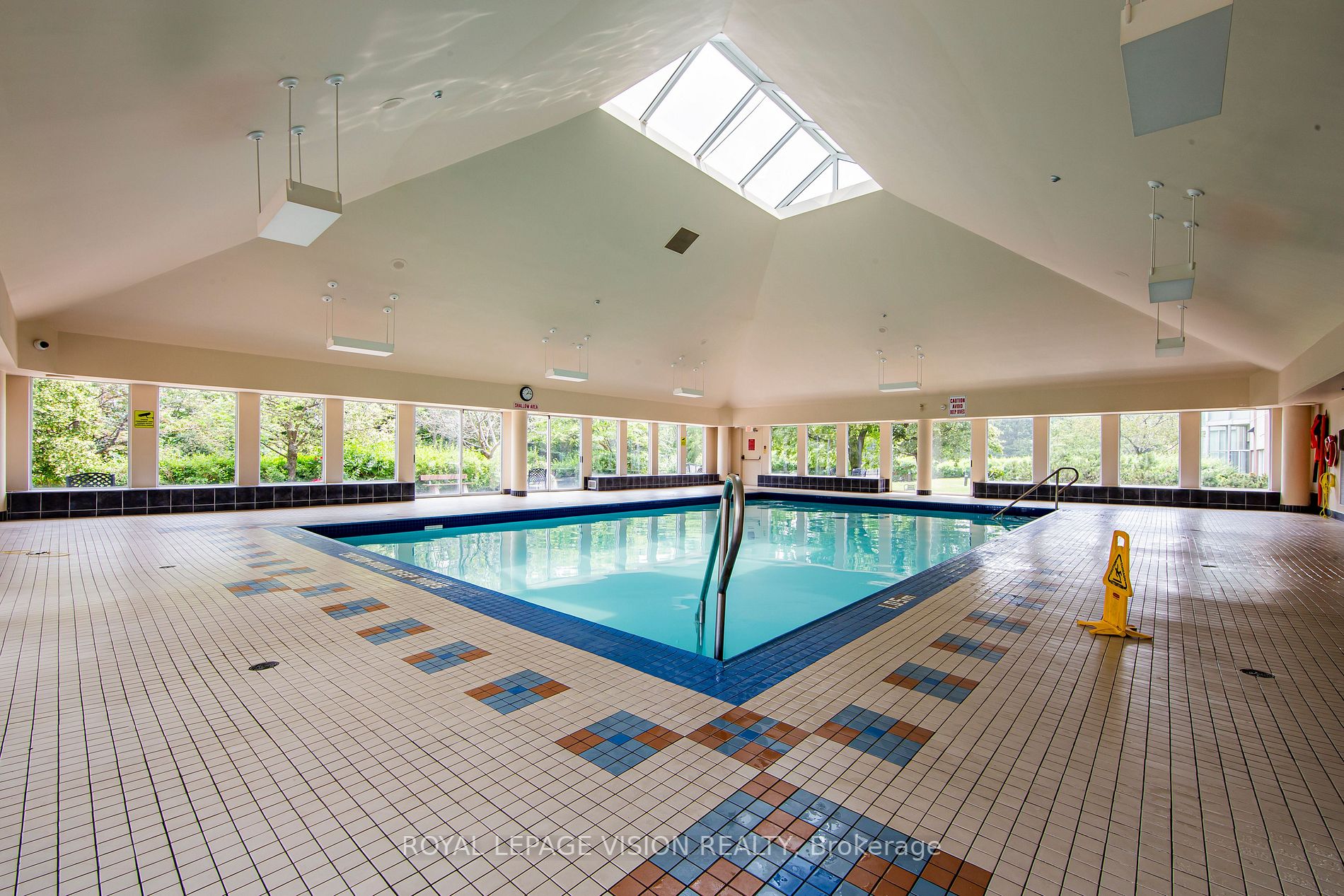 5 Concorde Pl, #1911