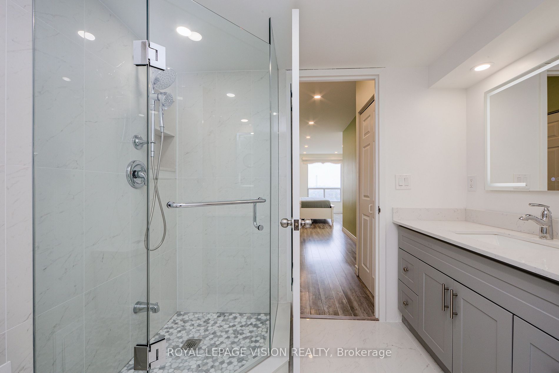 5 Concorde Pl, #1911