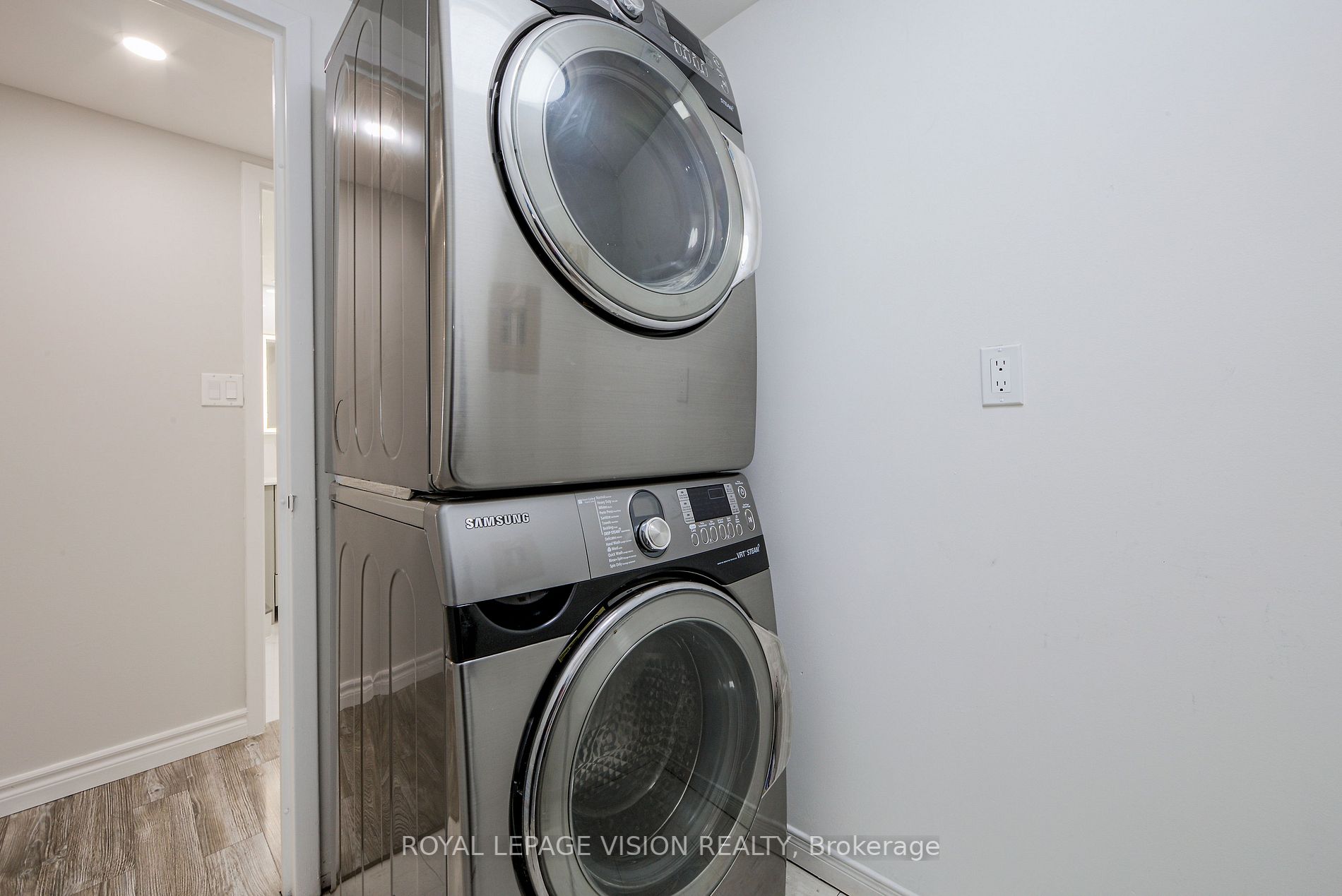 5 Concorde Pl, #1911