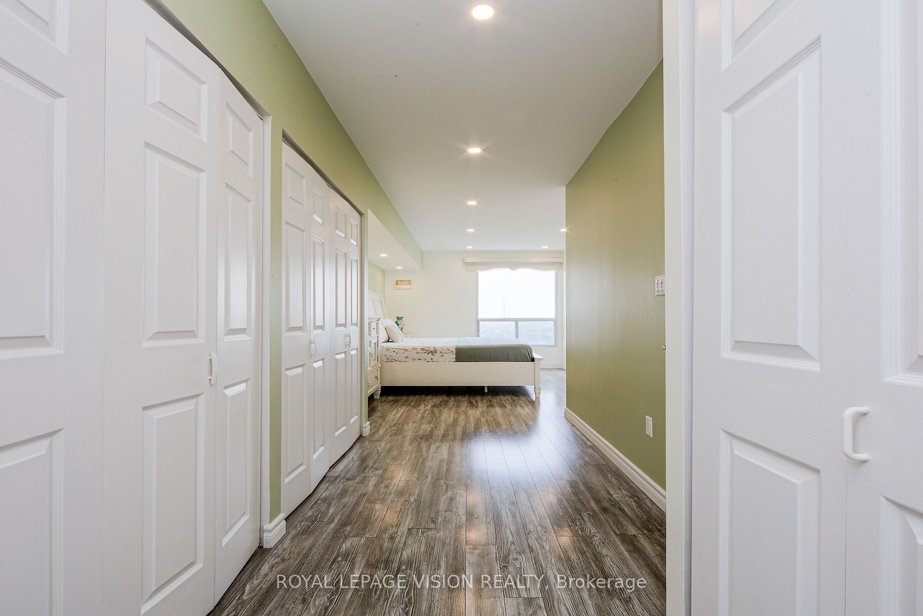 5 Concorde Pl, #1911