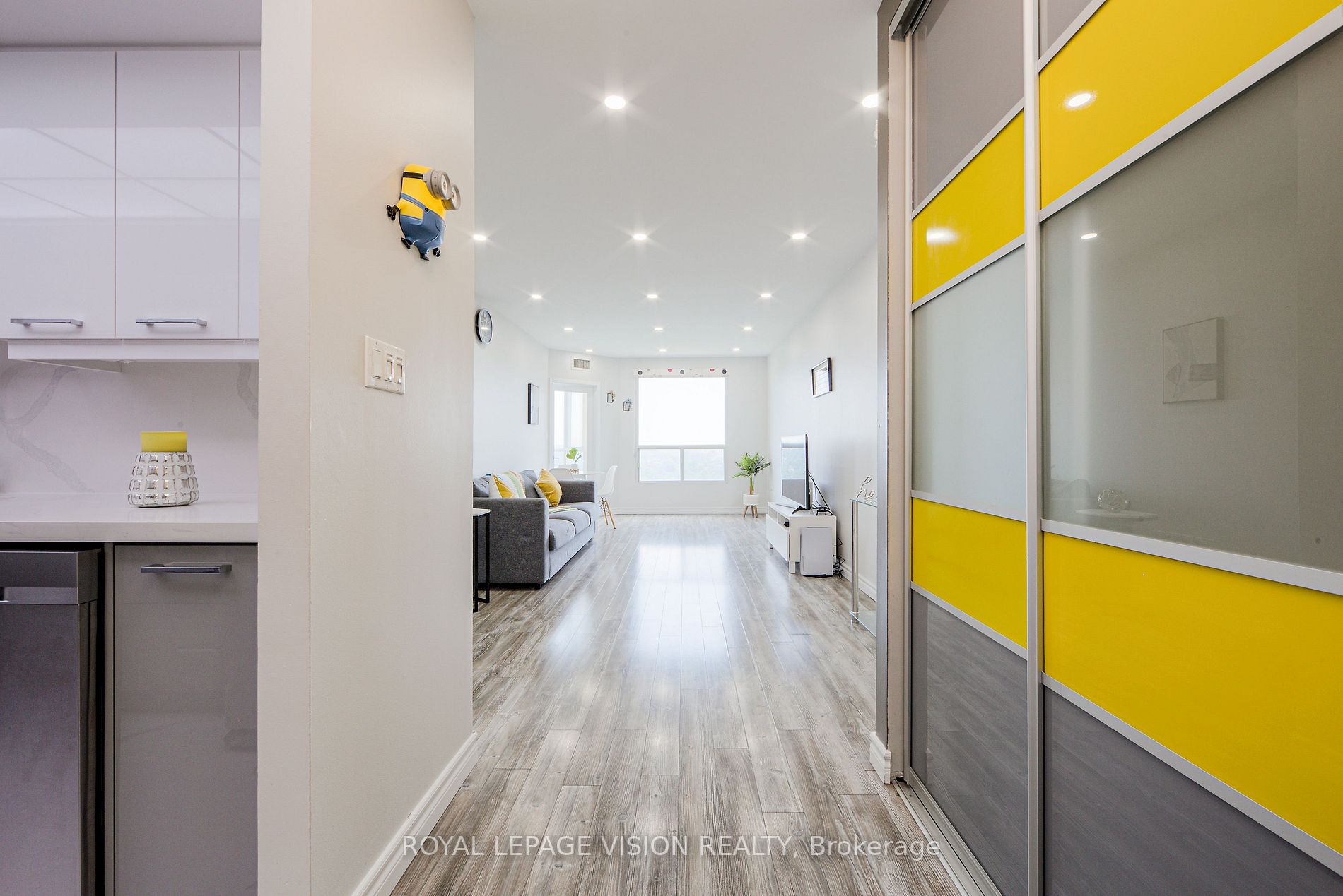 5 Concorde Pl, #1911