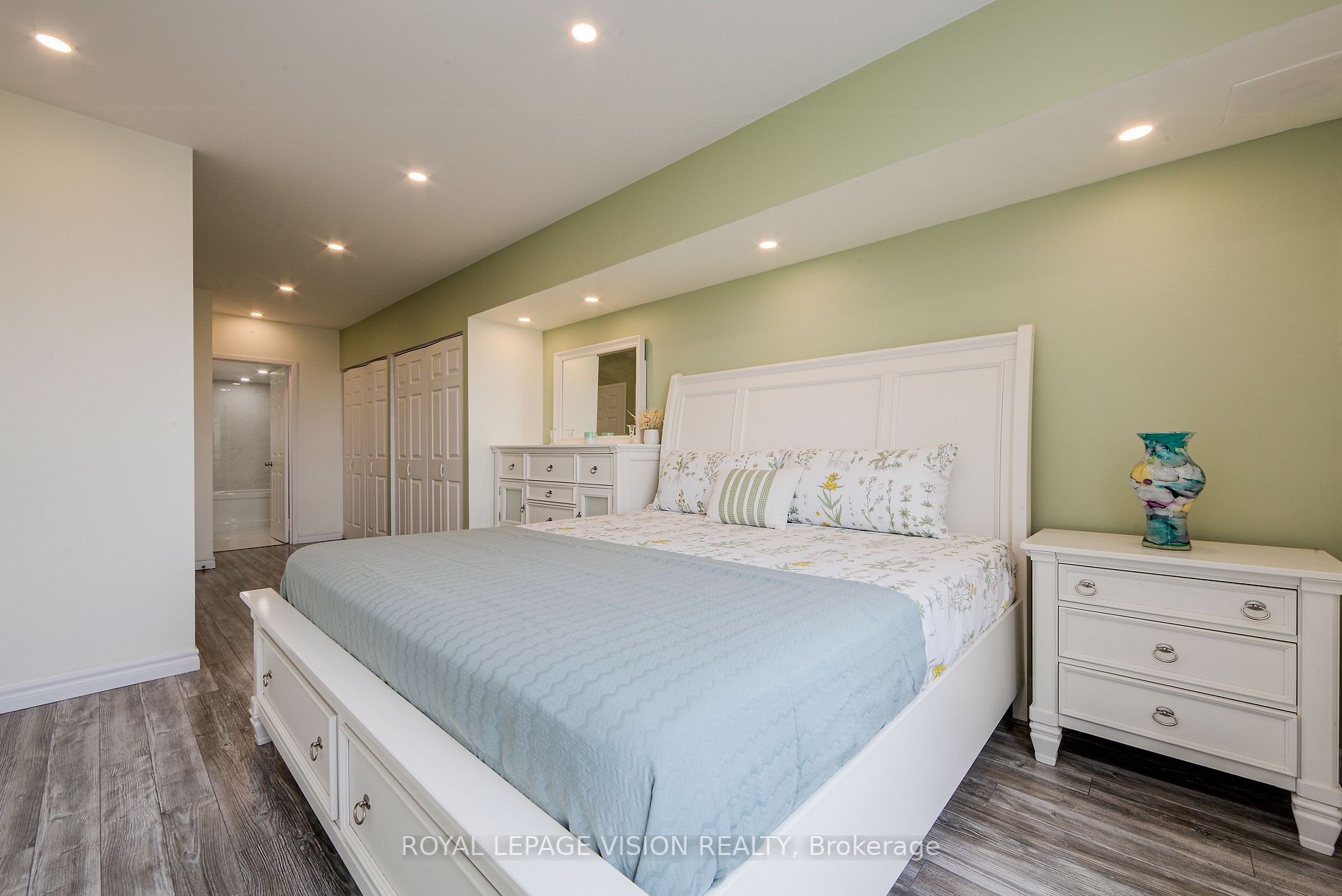 5 Concorde Pl, #1911