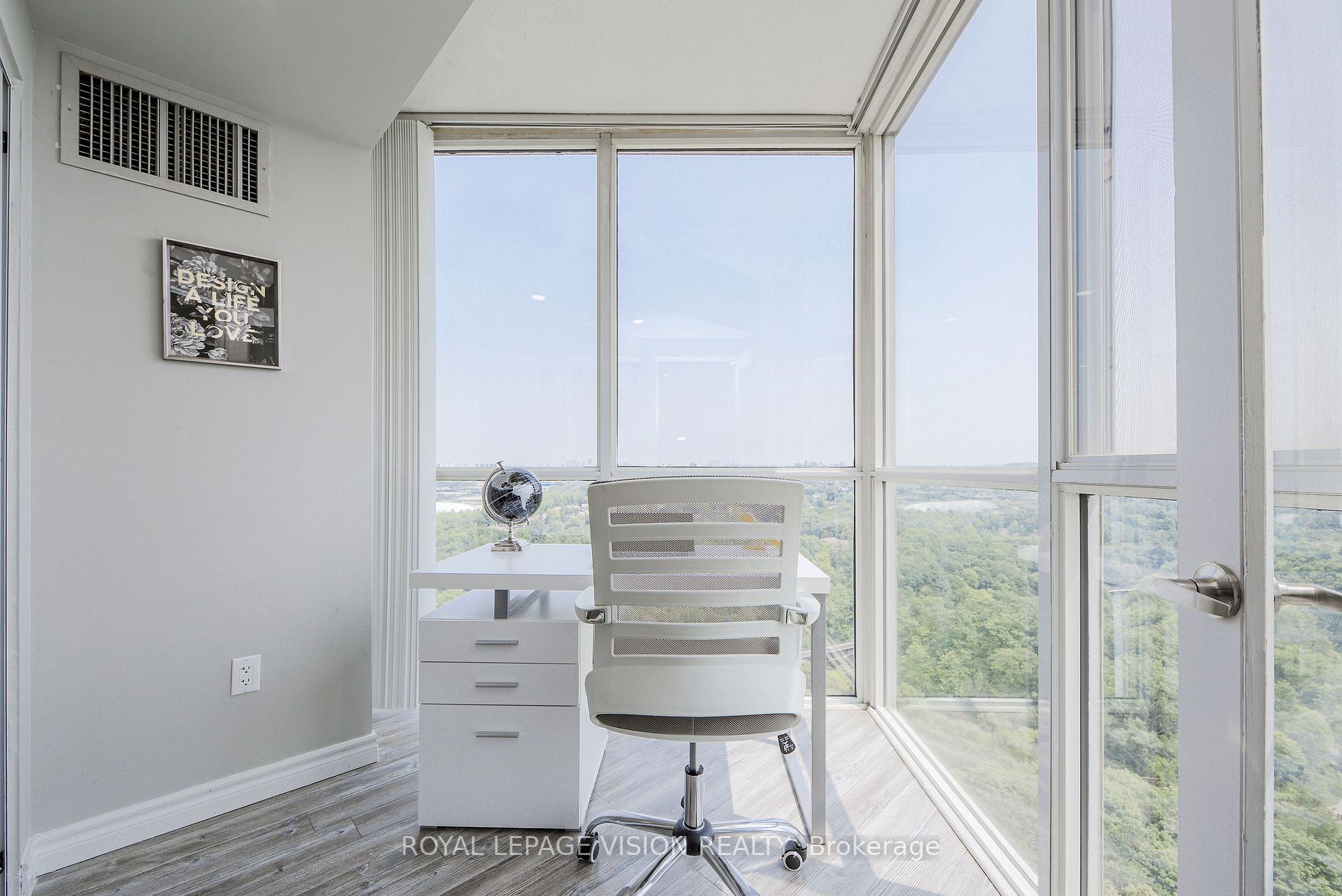 5 Concorde Pl, #1911