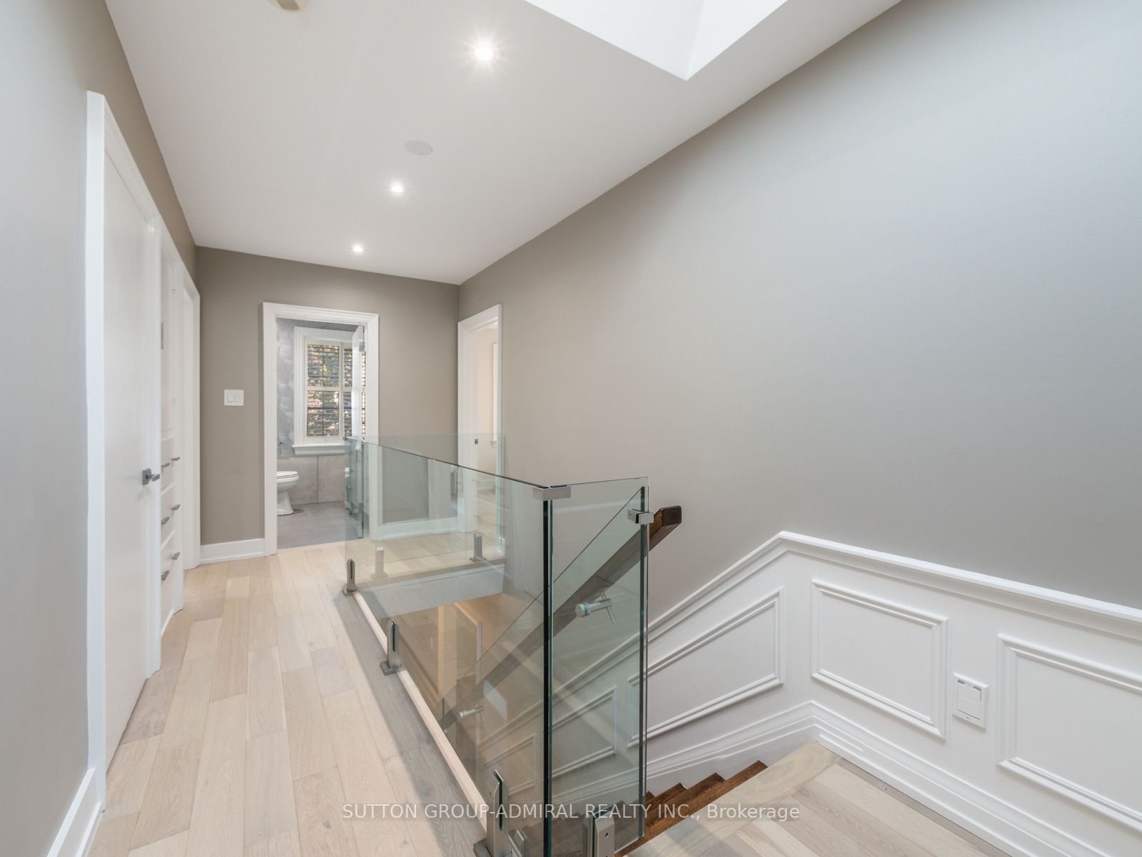216 Glencairn Ave