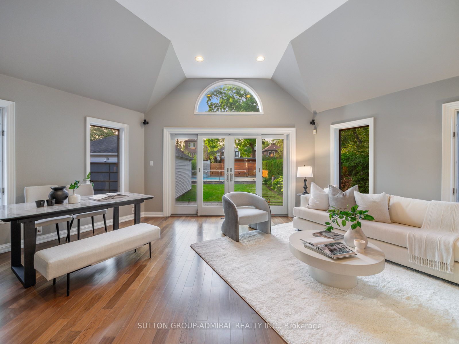216 Glencairn Ave