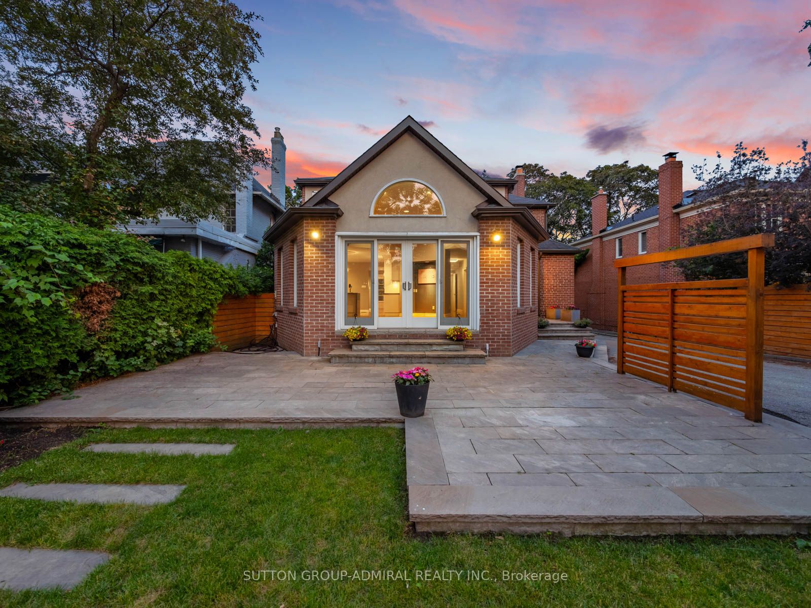 216 Glencairn Ave