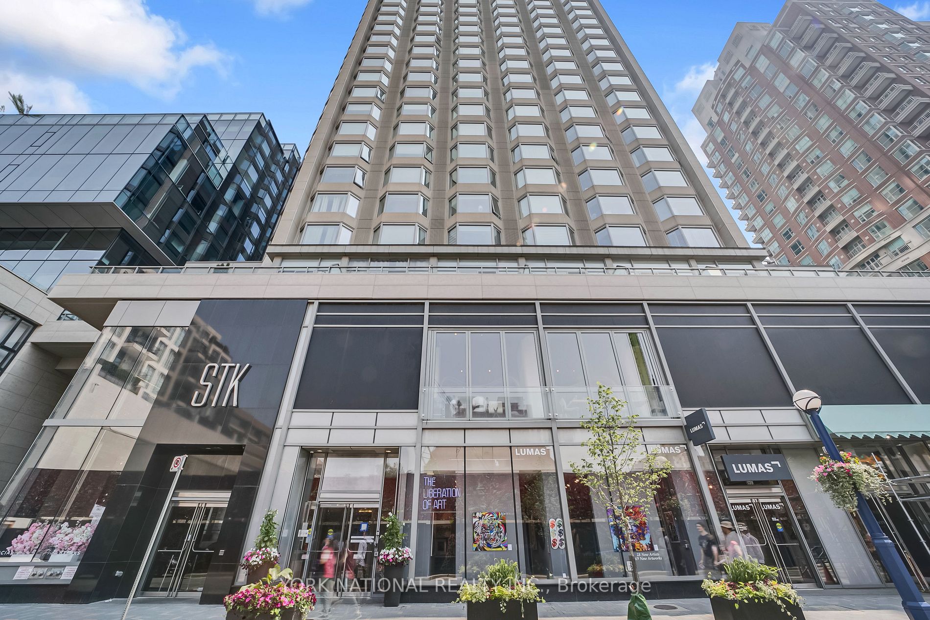 155 Yorkville Ave E, #2006