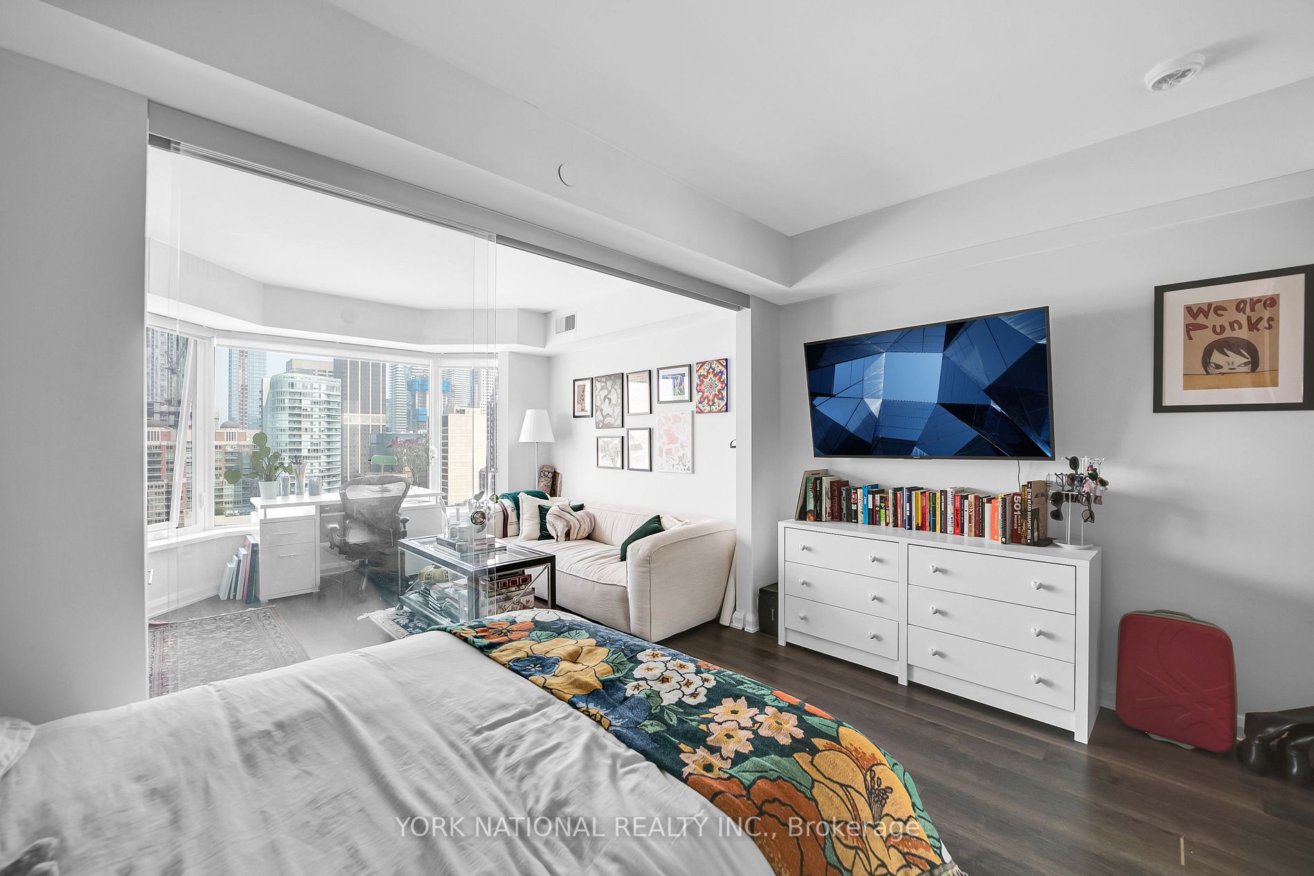 155 Yorkville Ave E, #2006