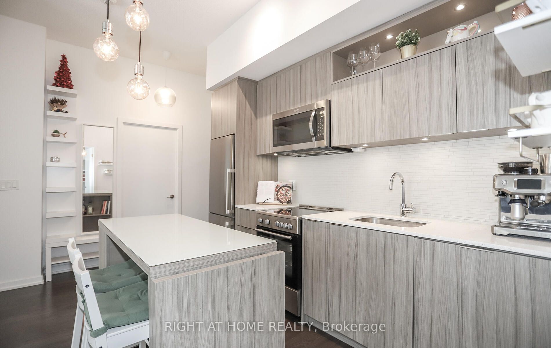 50 Forest Manor Rd, #211