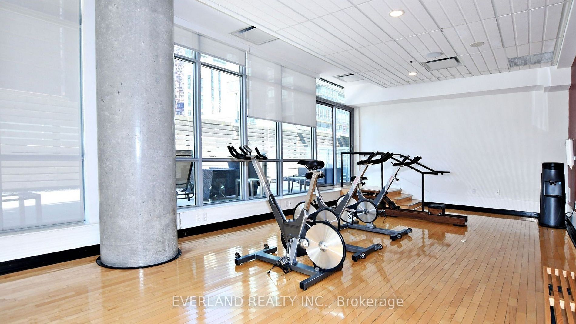 375 King St W, #2408