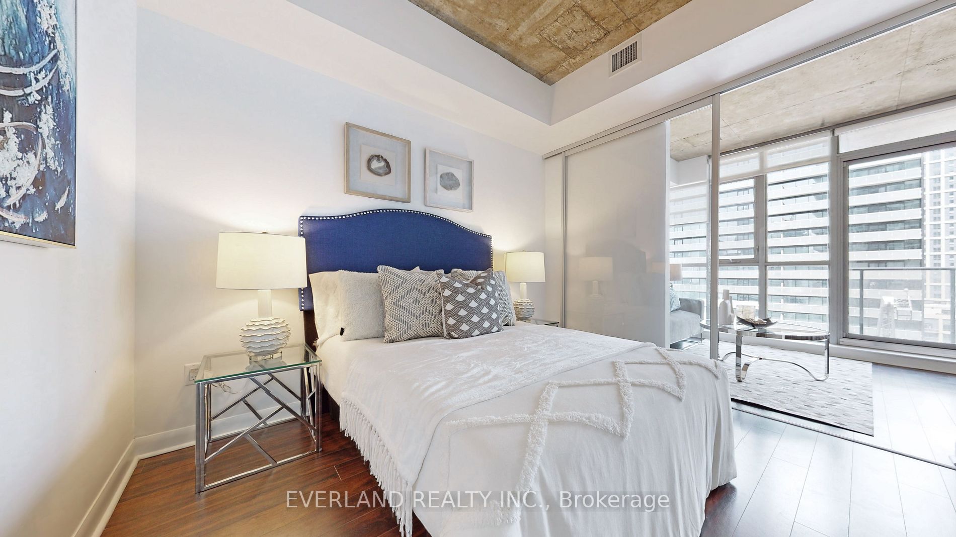 375 King St W, #2408