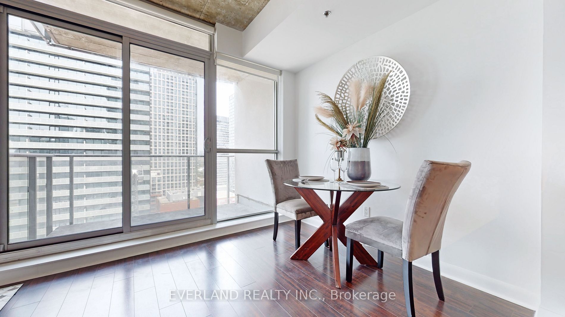 375 King St W, #2408