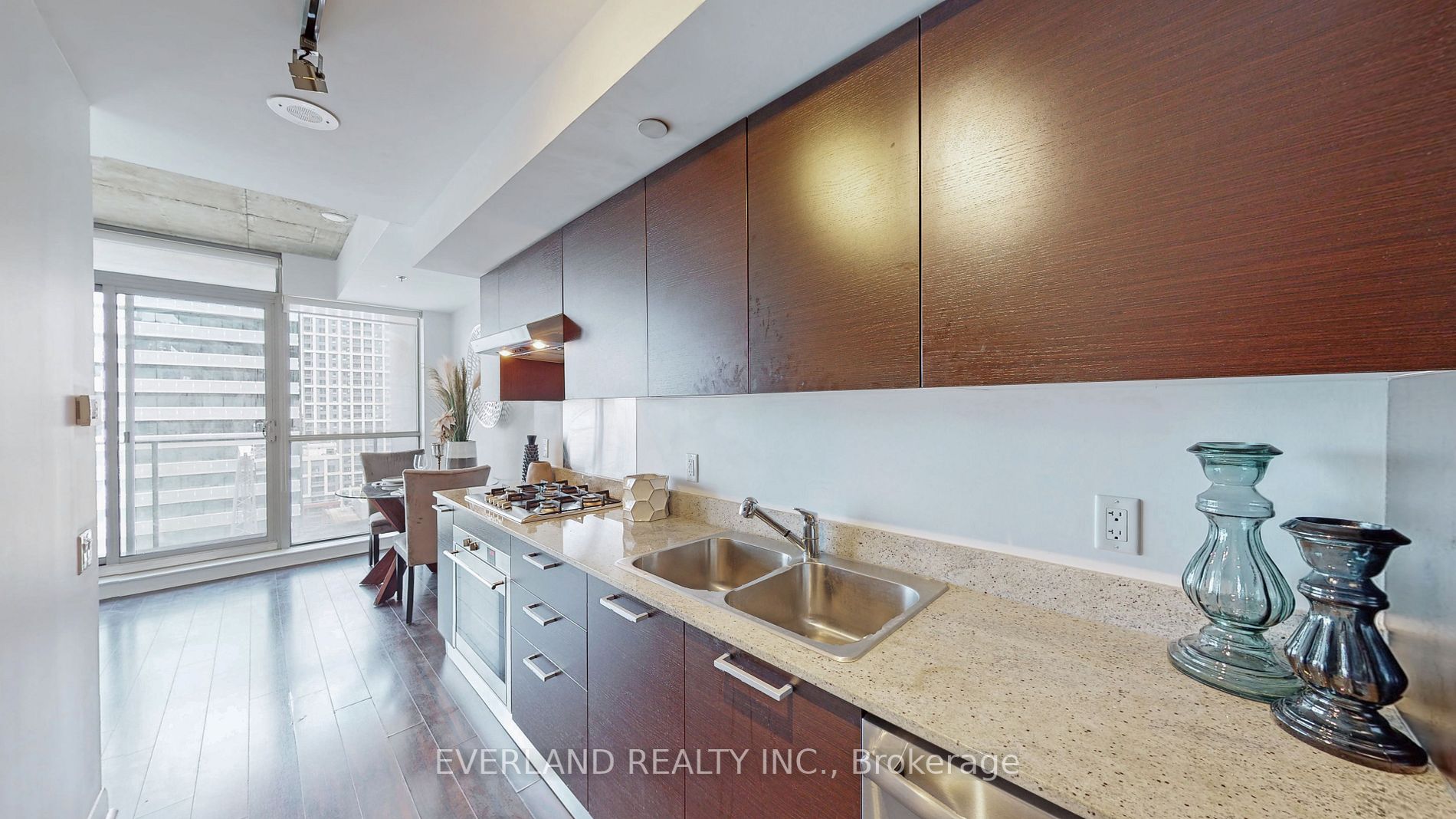 375 King St W, #2408