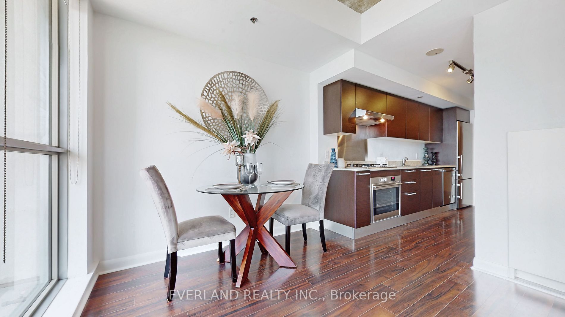 375 King St W, #2408