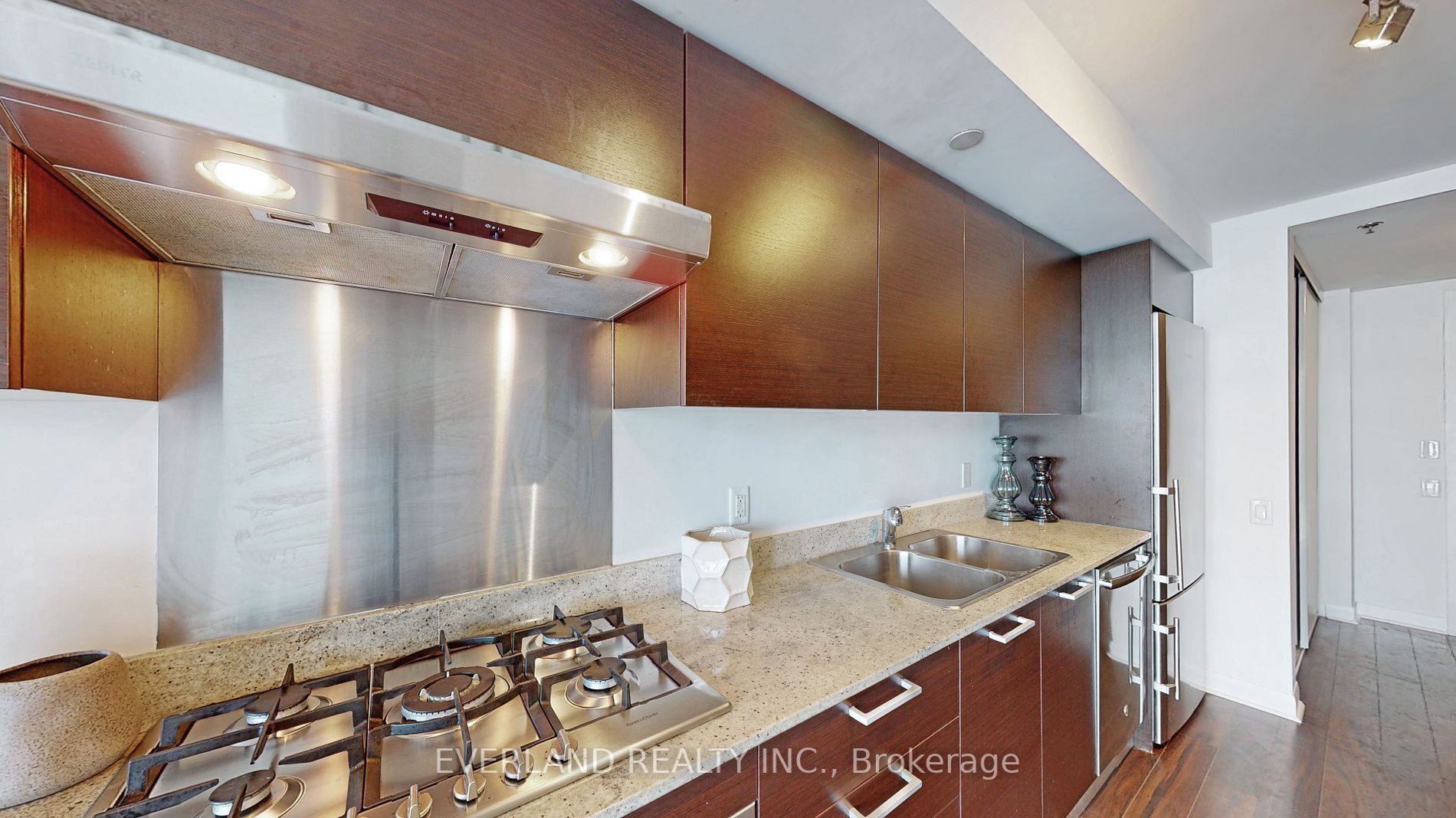 375 King St W, #2408
