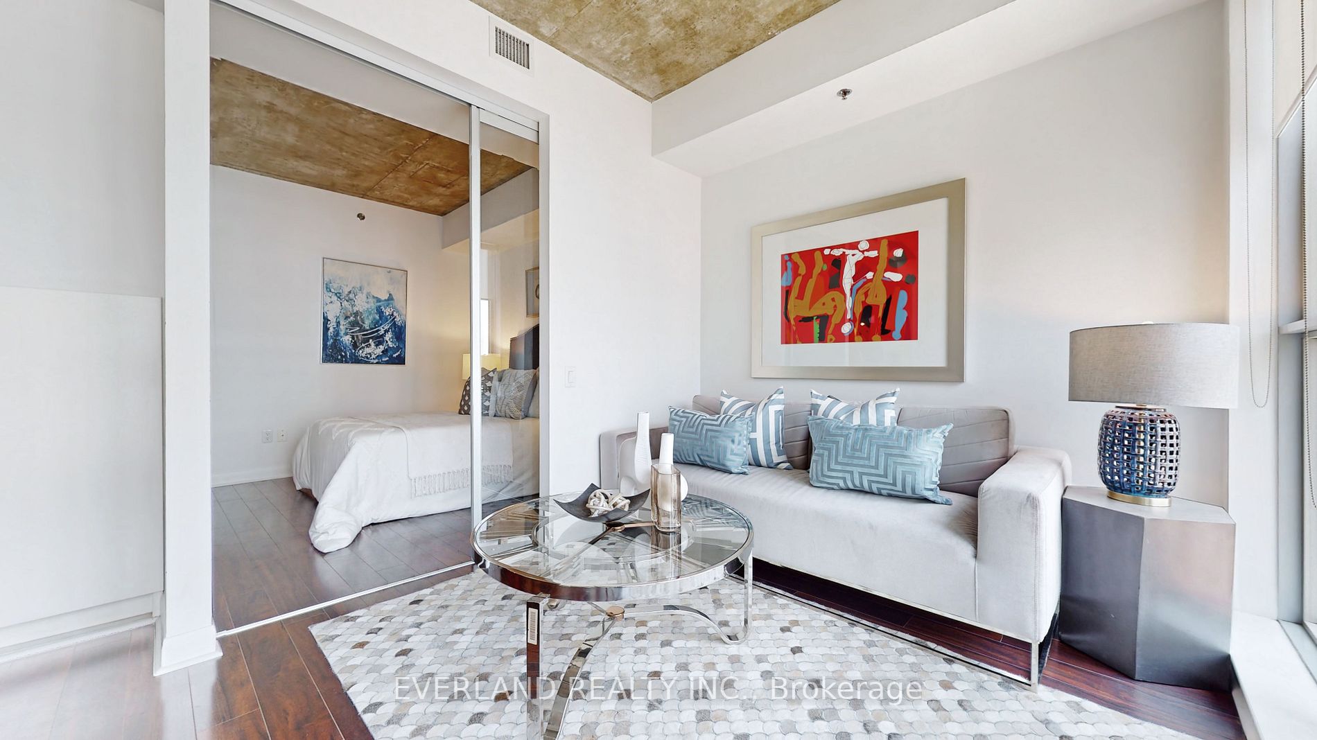 375 King St W, #2408