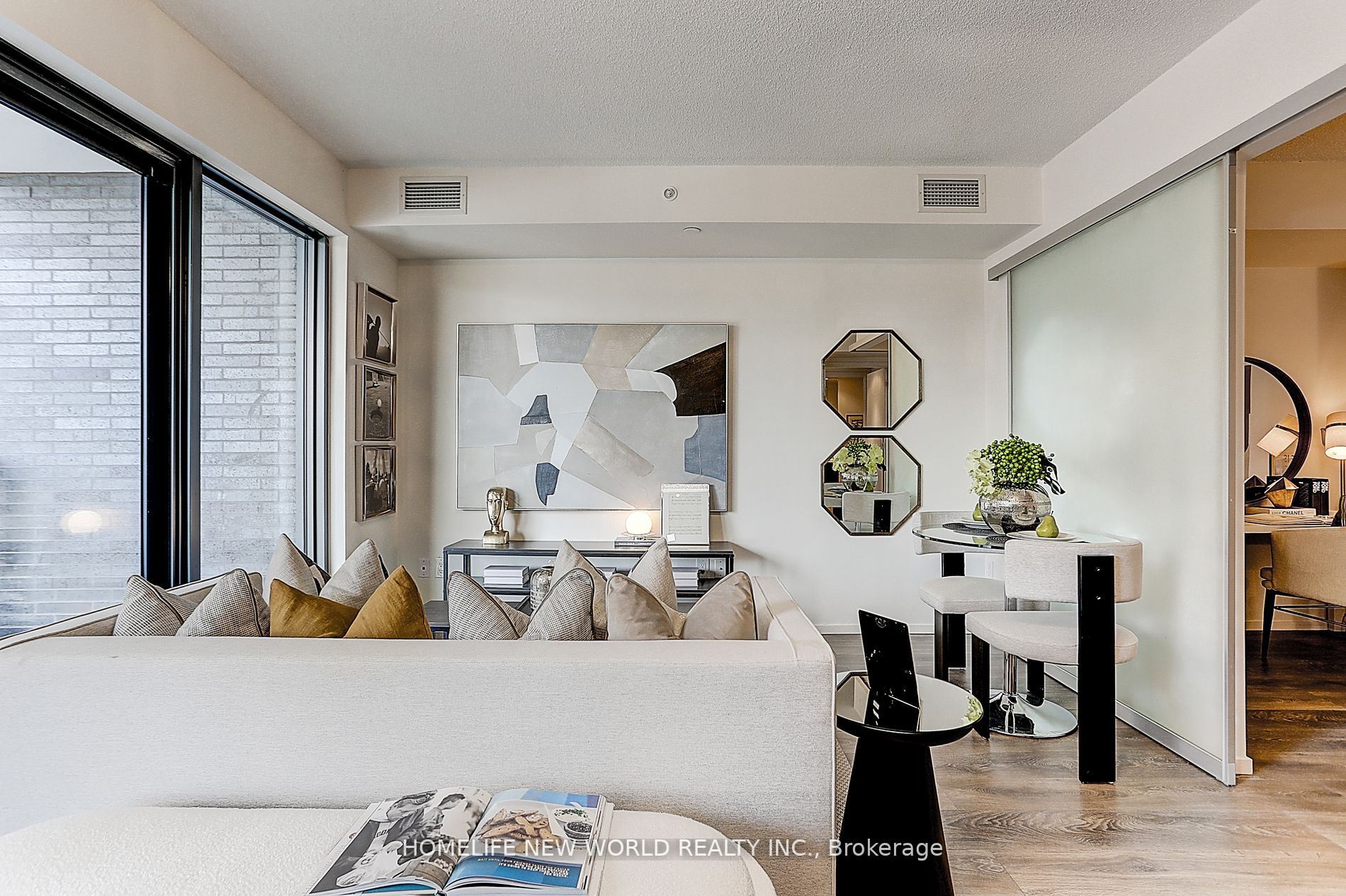 159 Dundas St E, #607