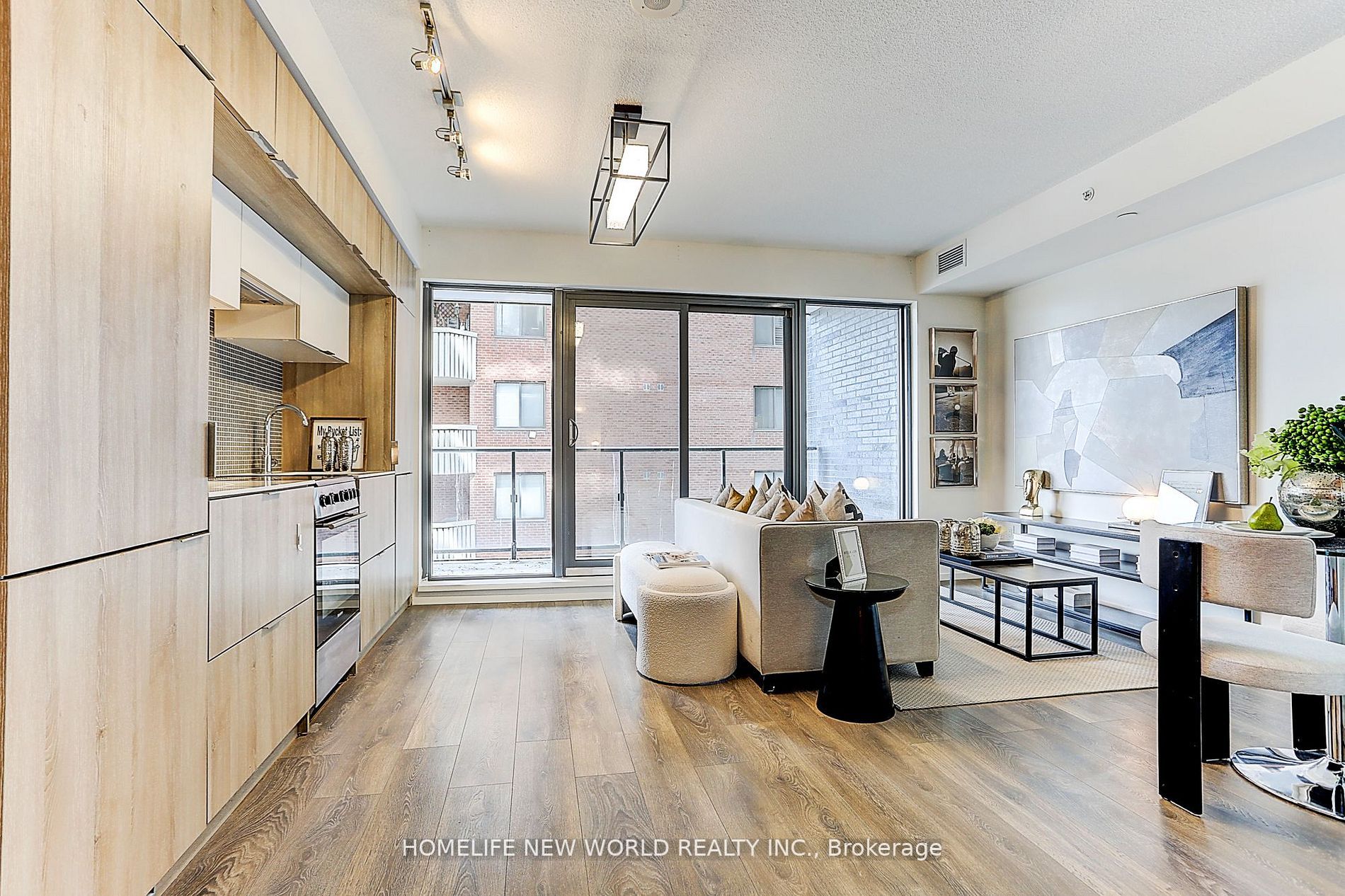 159 Dundas St E, #607