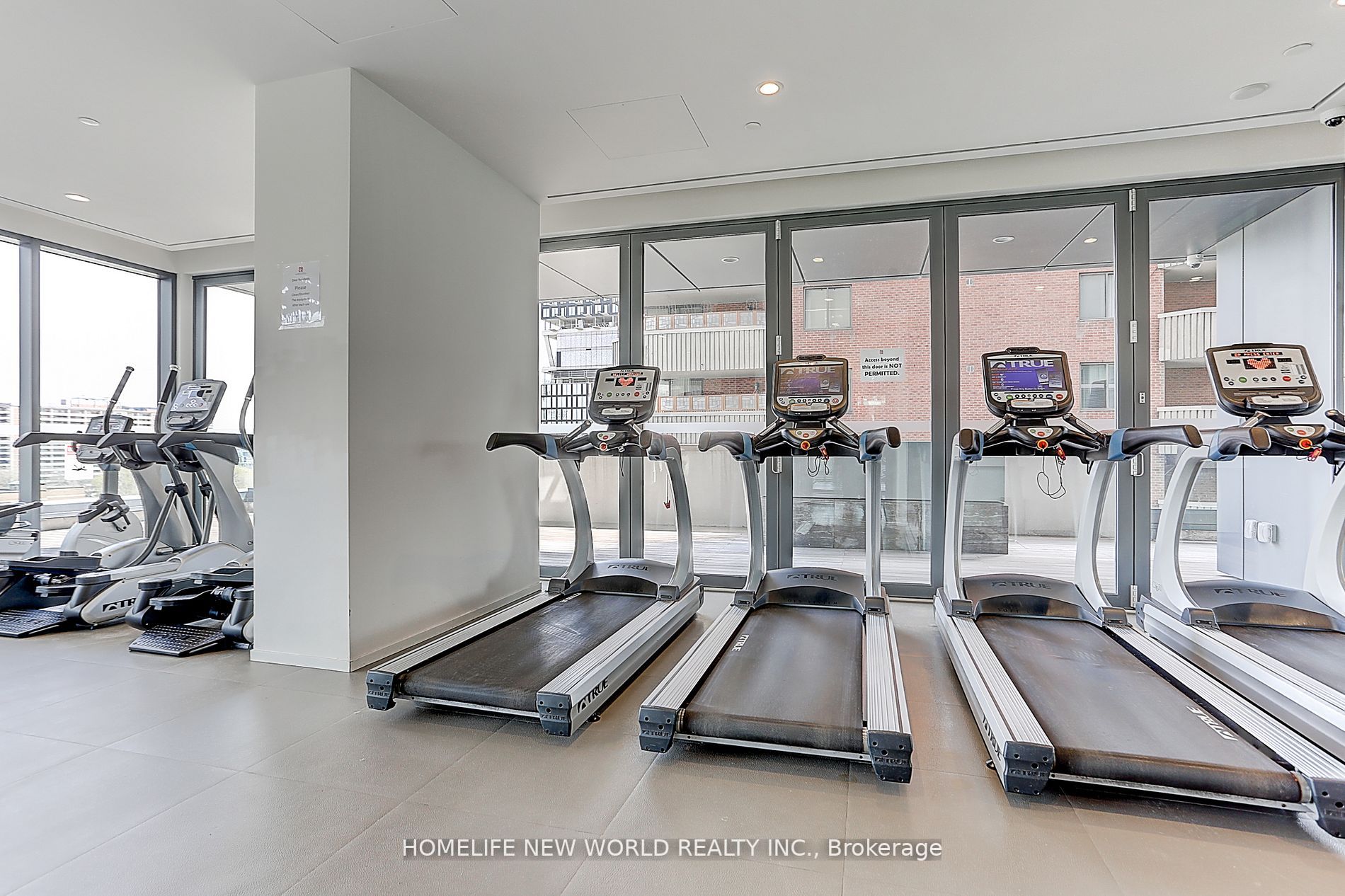 159 Dundas St E, #607