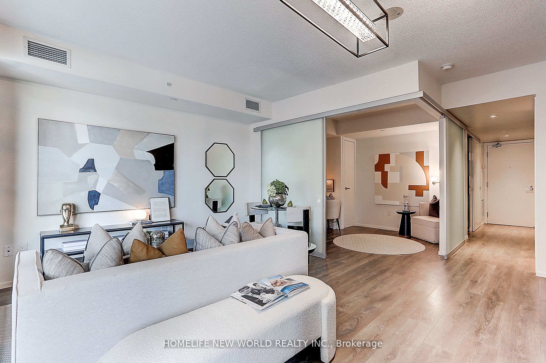 159 Dundas St E, #607