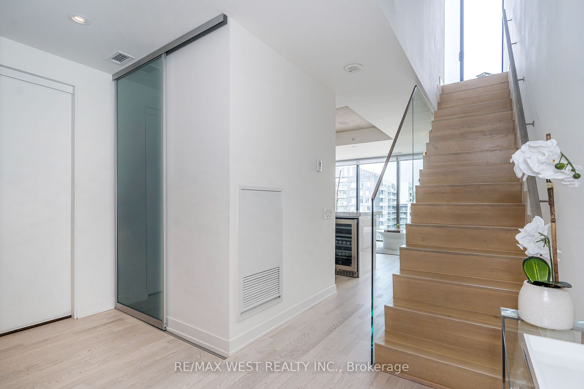 629 King St W, #Ph19