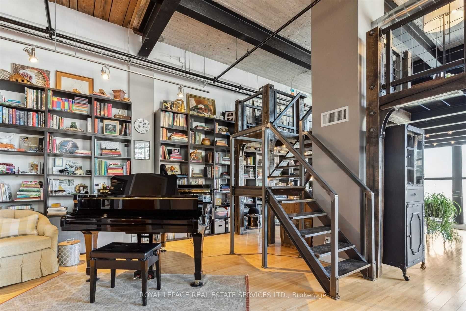 43 Hanna Ave, #306