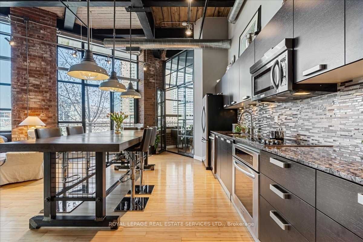43 Hanna Ave, #306