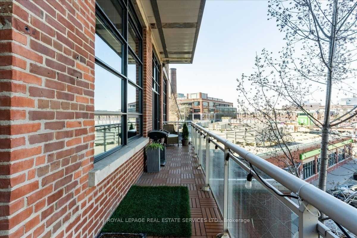 43 Hanna Ave, #306